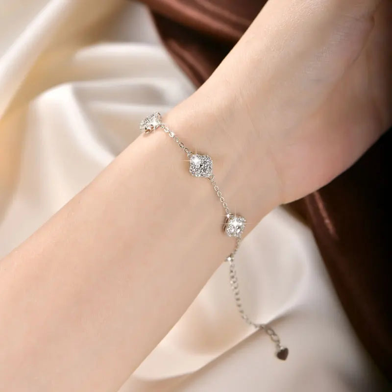 Luxe Clover Moissanite Bracelet – Silver & Gold Plated Floral Charm Design