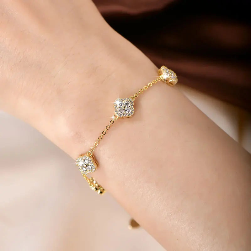 Luxe Clover Moissanite Bracelet – Silver & Gold Plated Floral Charm Design